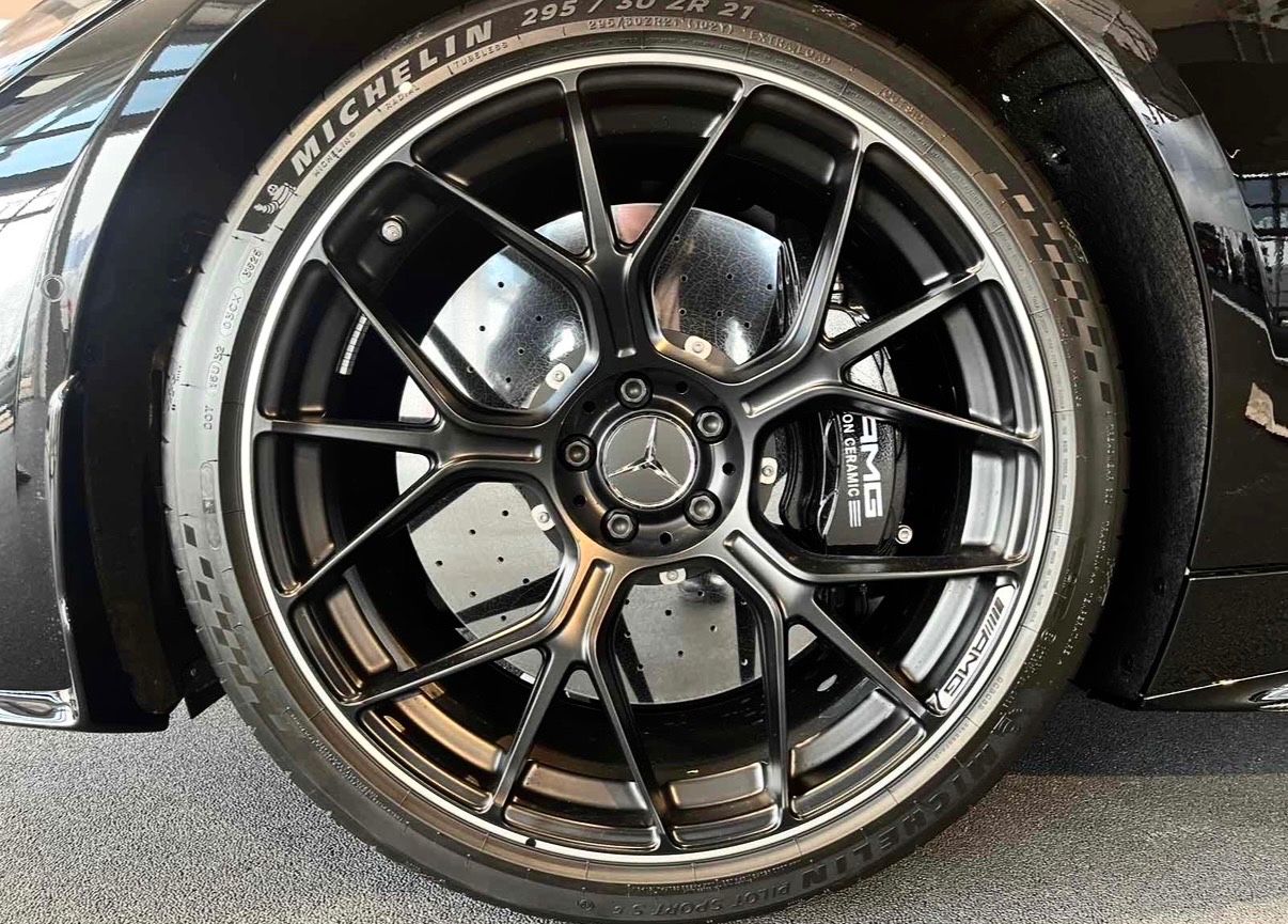 Fahrzeugabbildung Mercedes-Benz AMG GT 63 PRO 612PS CARBON EXT&INT LIFT FULLOPT!