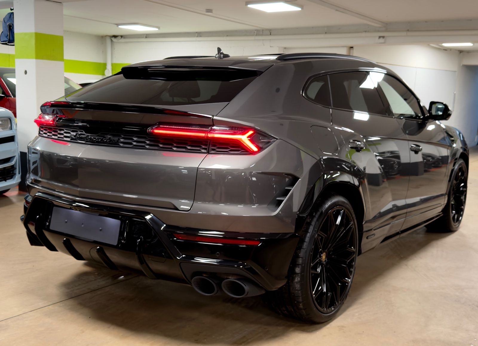 Fahrzeugabbildung Lamborghini URUS SE MASSAGE HEADUP B&O PANO STYLEPACK FULL