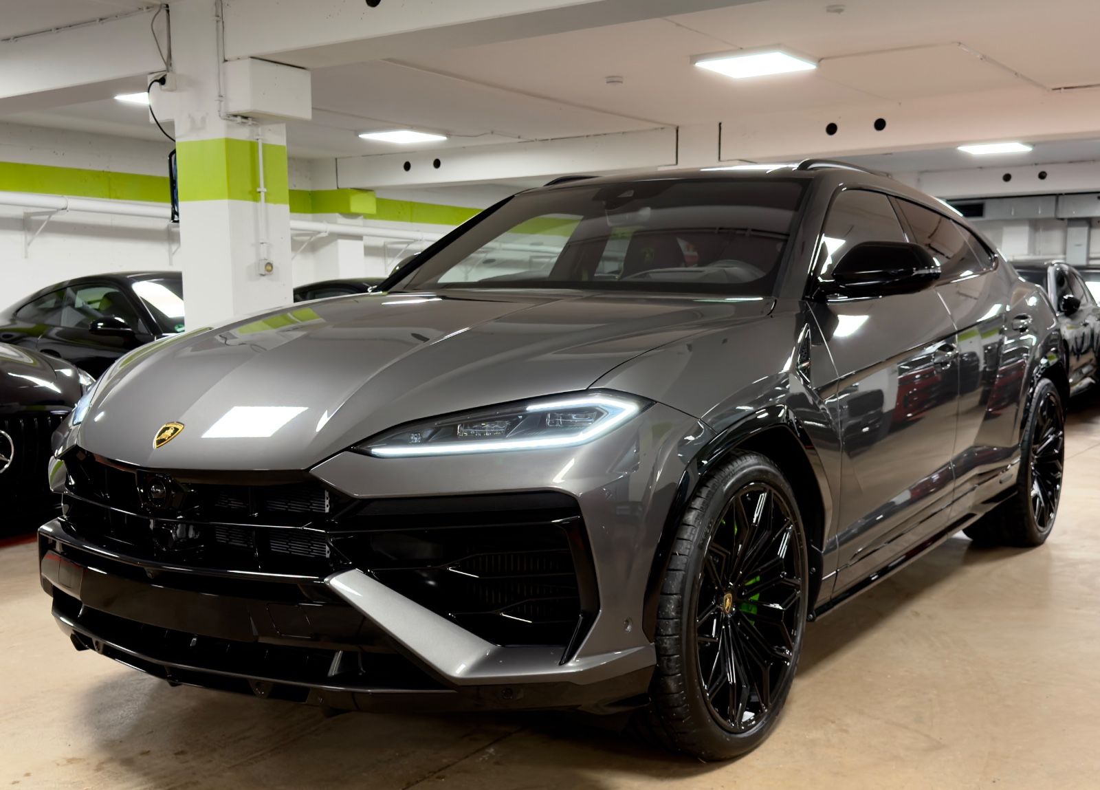 Fahrzeugabbildung Lamborghini URUS SE MASSAGE HEADUP B&O PANO STYLEPACK FULL