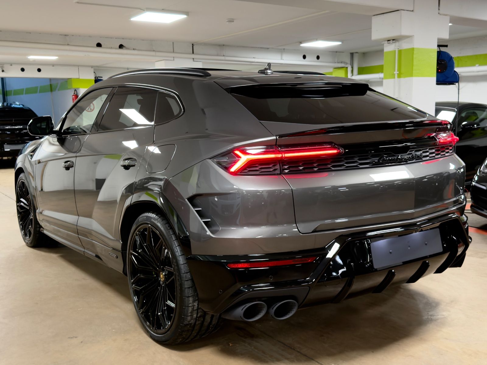 Fahrzeugabbildung Lamborghini URUS SE MASSAGE HEADUP B&O PANO STYLEPACK FULL