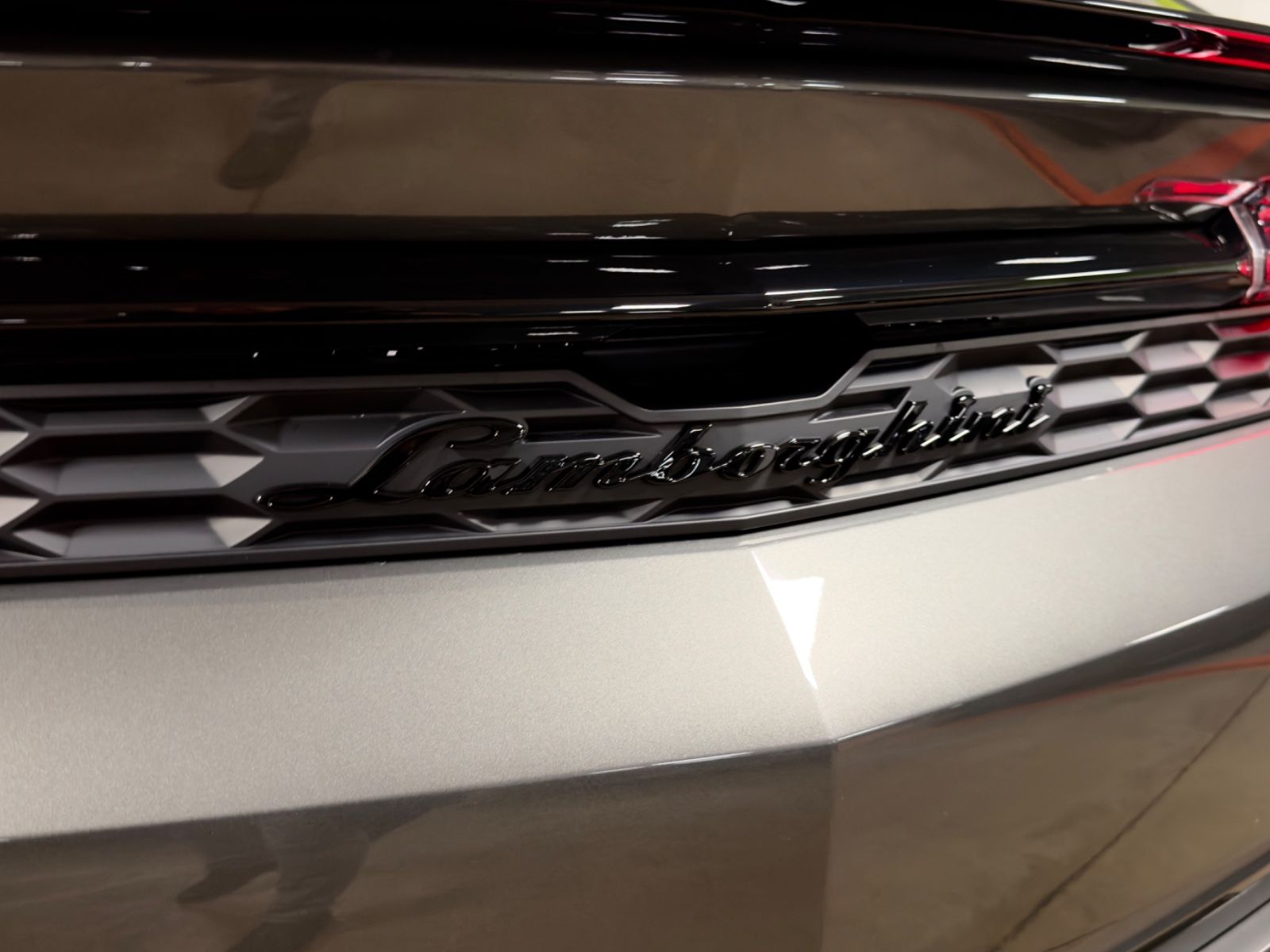 Fahrzeugabbildung Lamborghini URUS SE MASSAGE HEADUP B&O PANO STYLEPACK FULL