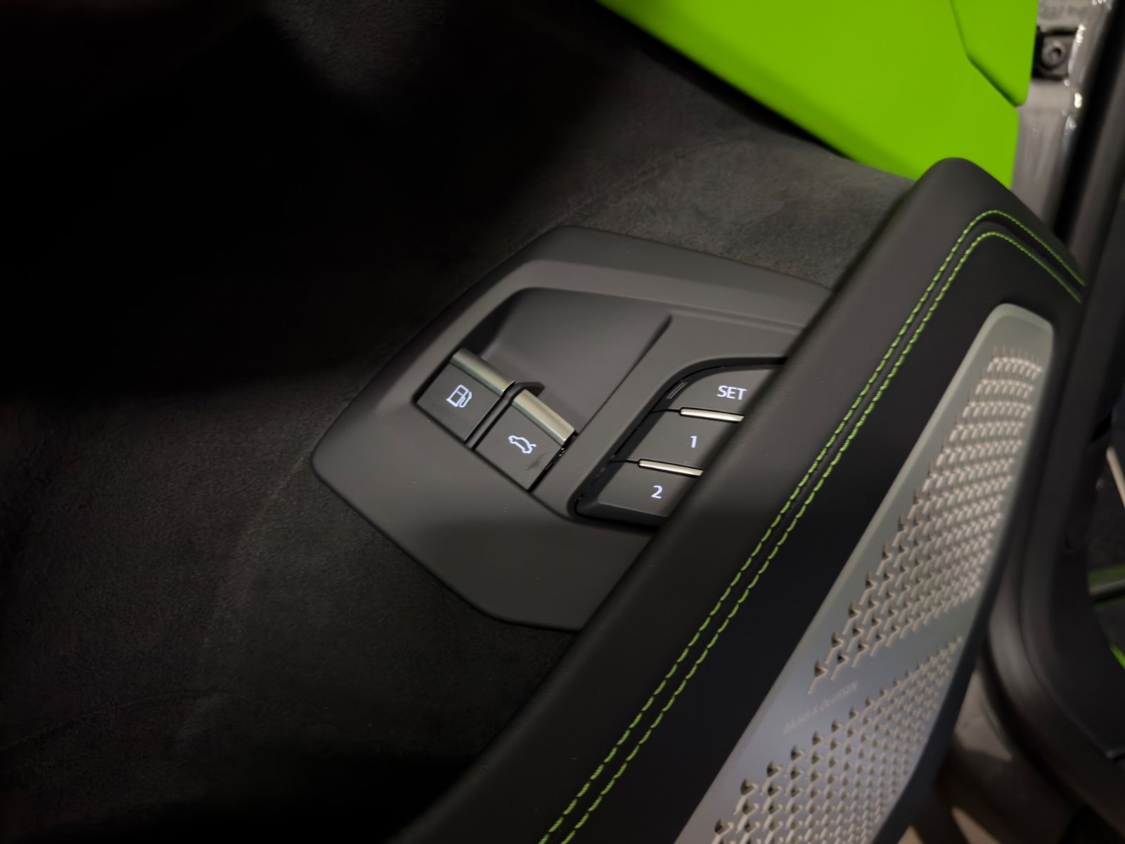 Fahrzeugabbildung Lamborghini URUS SE MASSAGE HEADUP B&O PANO STYLEPACK FULL