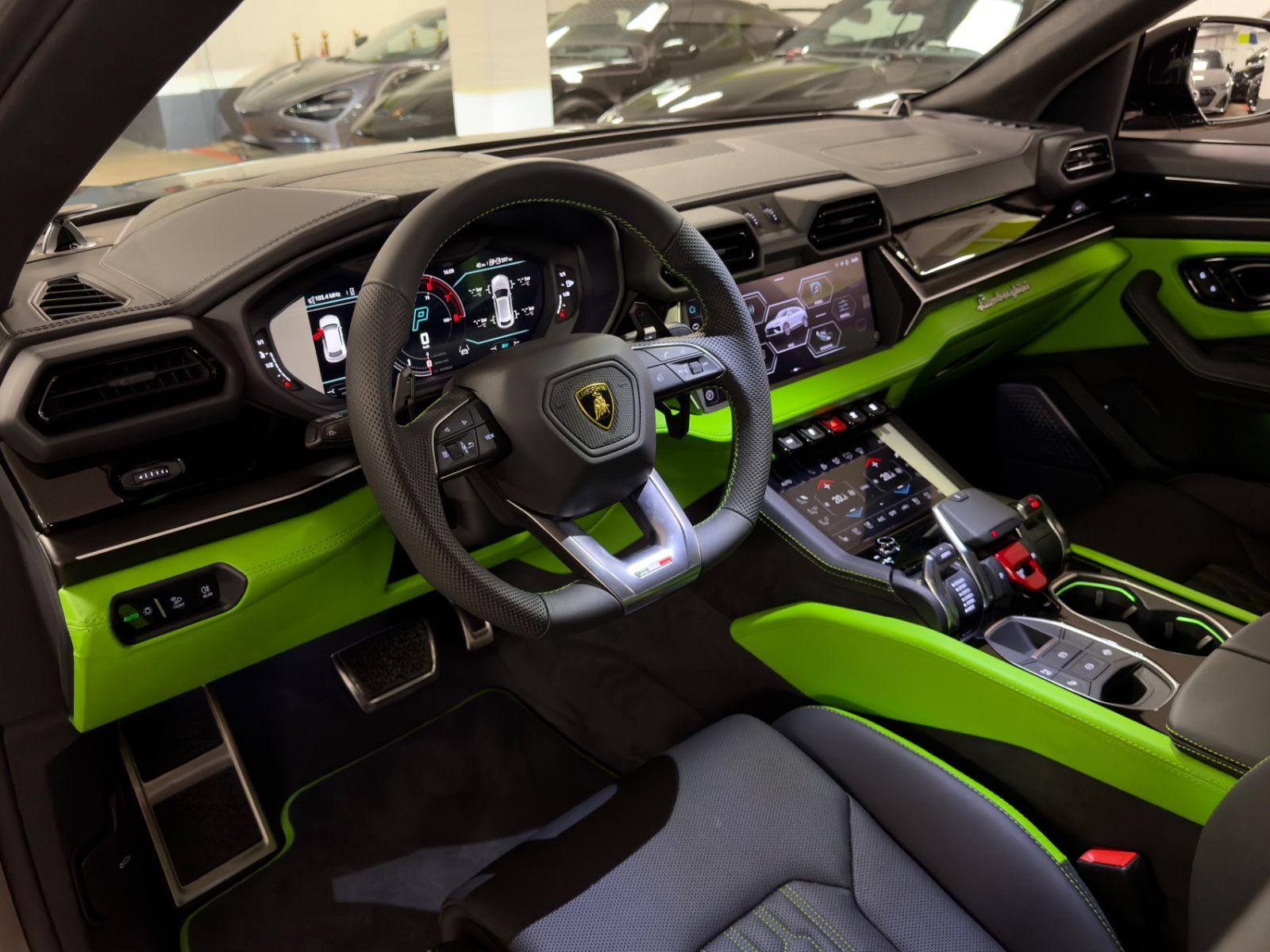 Fahrzeugabbildung Lamborghini URUS SE MASSAGE HEADUP B&O PANO STYLEPACK FULL