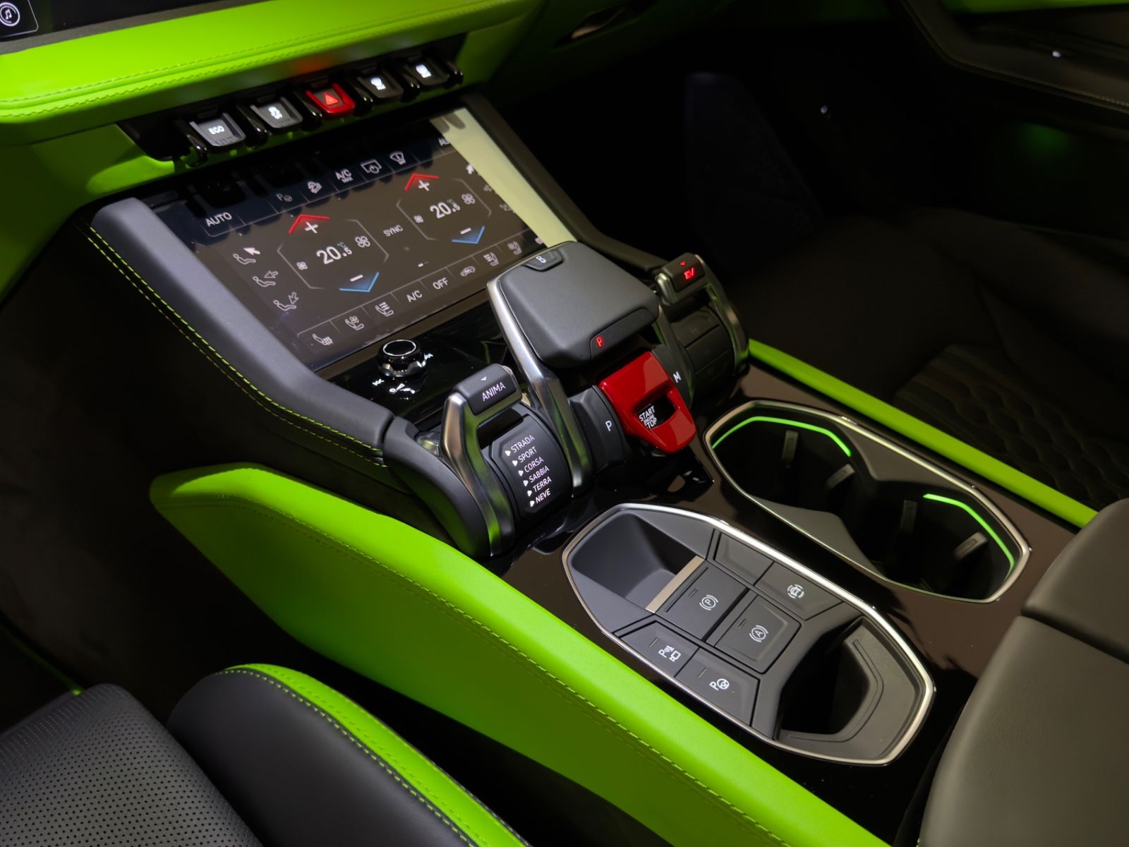 Fahrzeugabbildung Lamborghini URUS SE MASSAGE HEADUP B&O PANO STYLEPACK FULL