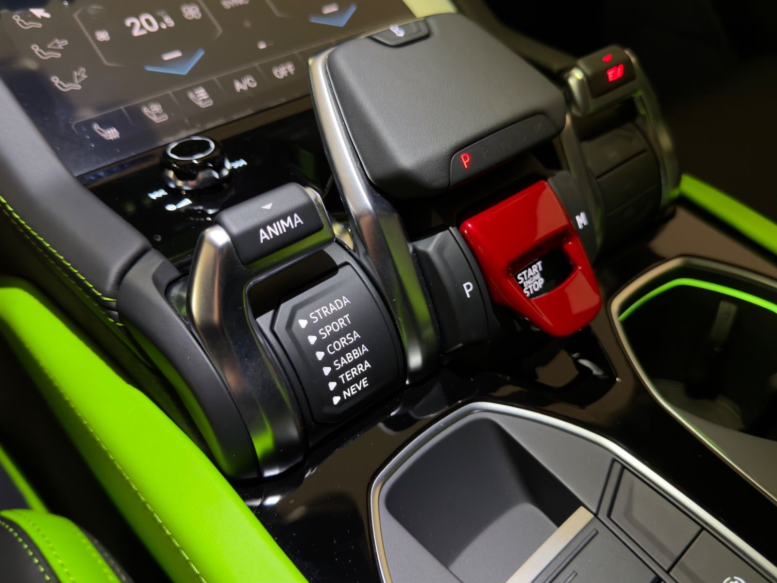 Fahrzeugabbildung Lamborghini URUS SE MASSAGE HEADUP B&O PANO STYLEPACK FULL