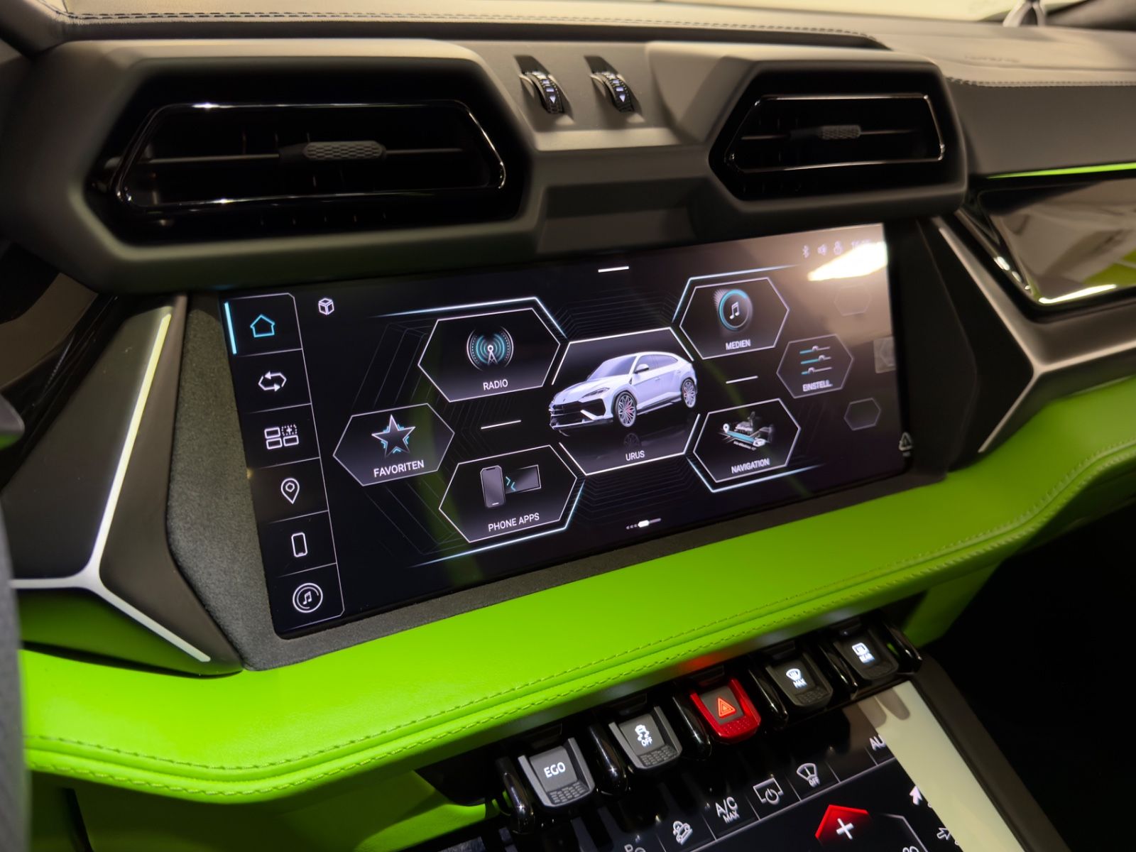 Fahrzeugabbildung Lamborghini URUS SE MASSAGE HEADUP B&O PANO STYLEPACK FULL