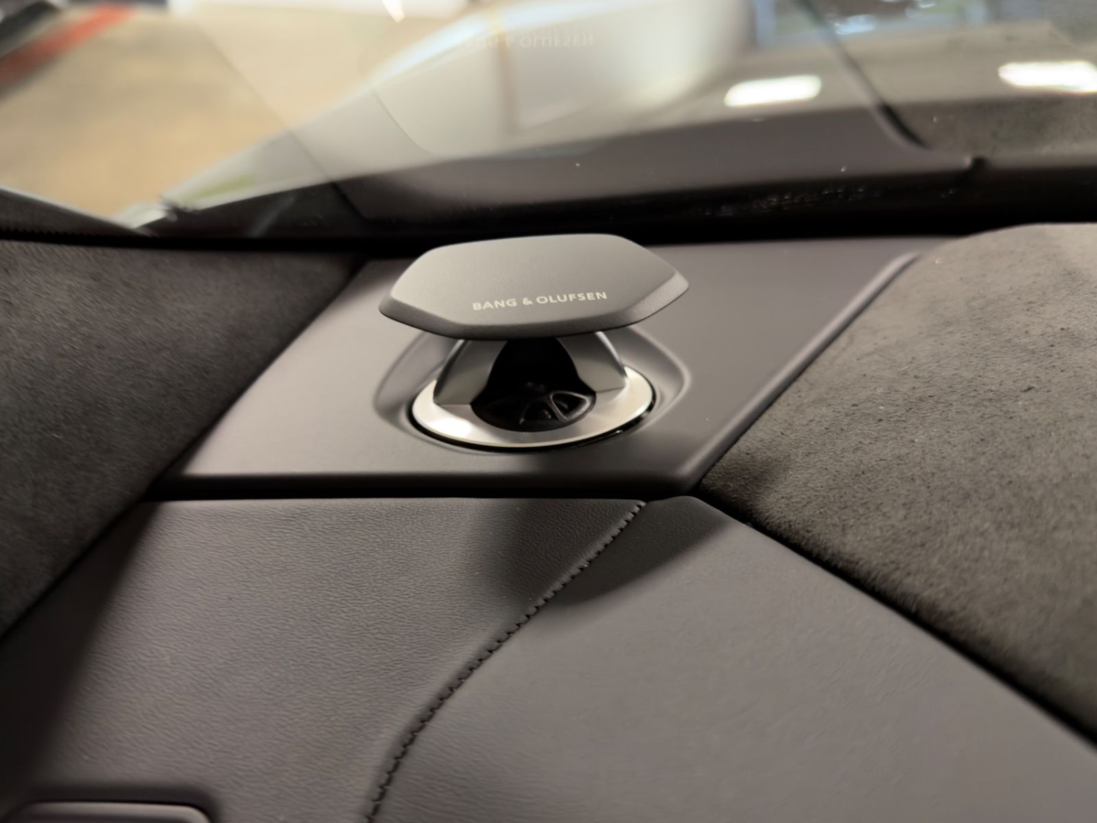 Fahrzeugabbildung Lamborghini URUS SE MASSAGE HEADUP B&O PANO STYLEPACK FULL