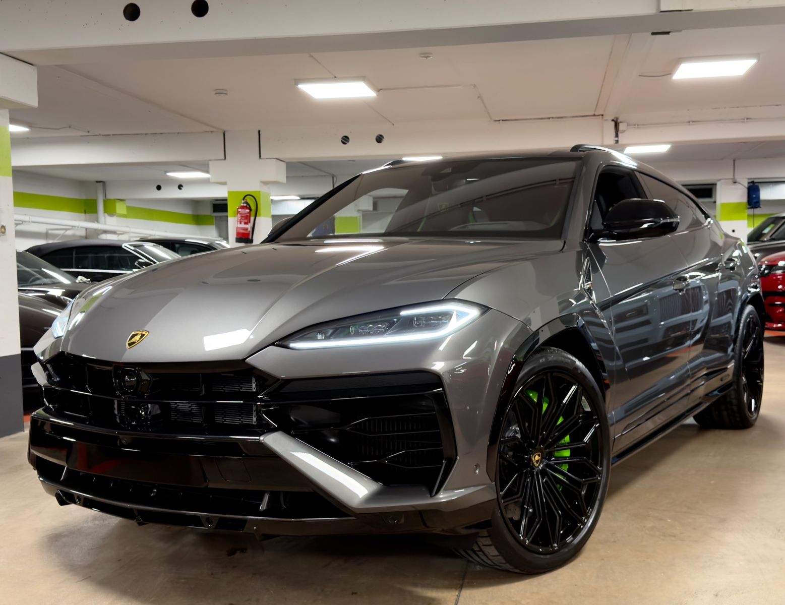 Fahrzeugabbildung Lamborghini URUS SE MASSAGE HEADUP B&O PANO STYLEPACK FULL