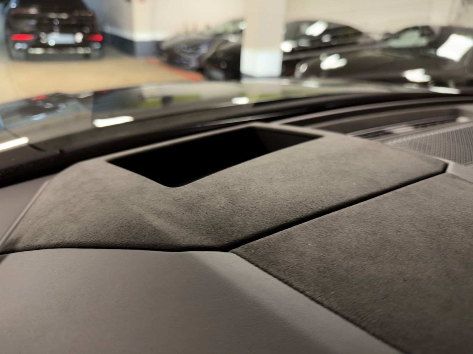 Fahrzeugabbildung Lamborghini URUS SE MASSAGE HEADUP B&O PANO STYLEPACK FULL