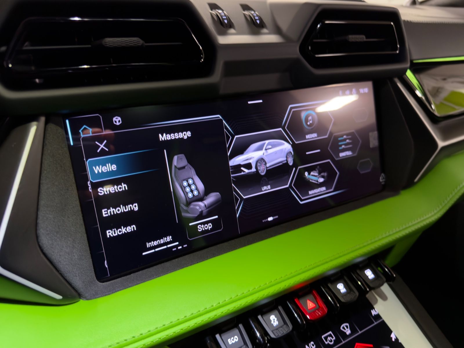 Fahrzeugabbildung Lamborghini URUS SE MASSAGE HEADUP B&O PANO STYLEPACK FULL