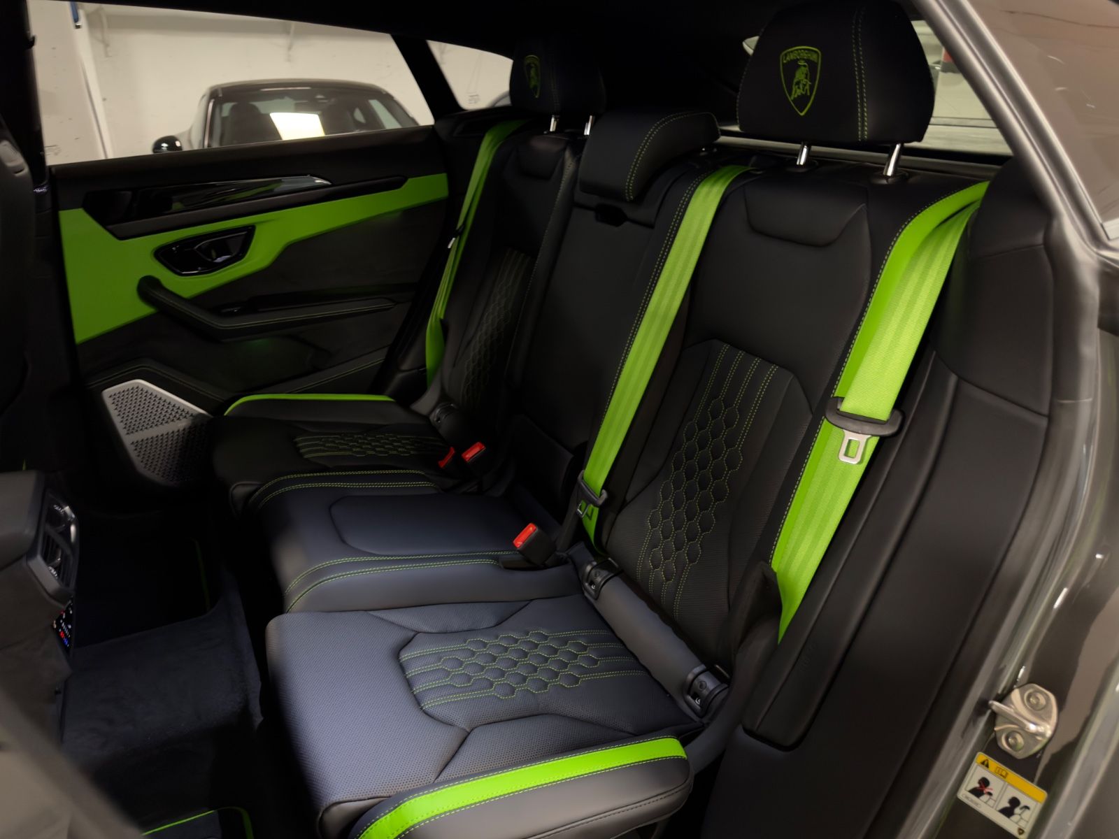 Fahrzeugabbildung Lamborghini URUS SE MASSAGE HEADUP B&O PANO STYLEPACK FULL