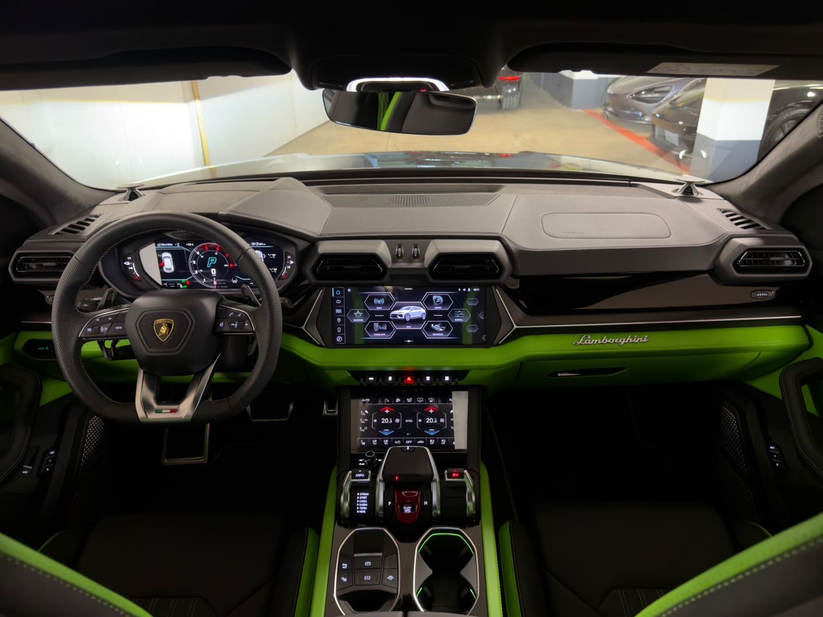 Fahrzeugabbildung Lamborghini URUS SE MASSAGE HEADUP B&O PANO STYLEPACK FULL