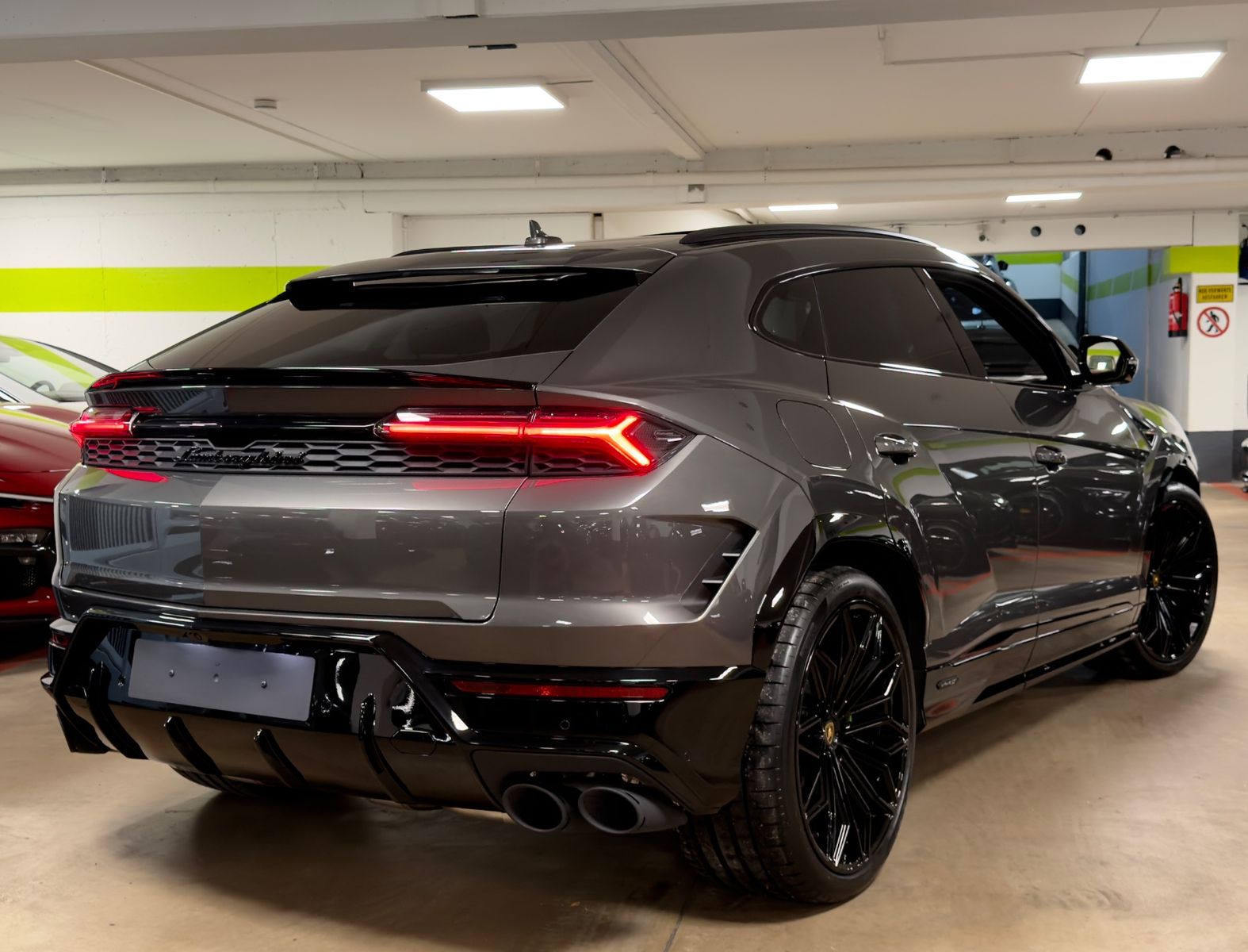 Fahrzeugabbildung Lamborghini URUS SE MASSAGE HEADUP B&O PANO STYLEPACK FULL