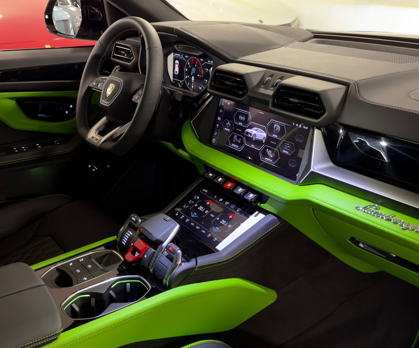 Fahrzeugabbildung Lamborghini URUS SE MASSAGE HEADUP B&O PANO STYLEPACK FULL