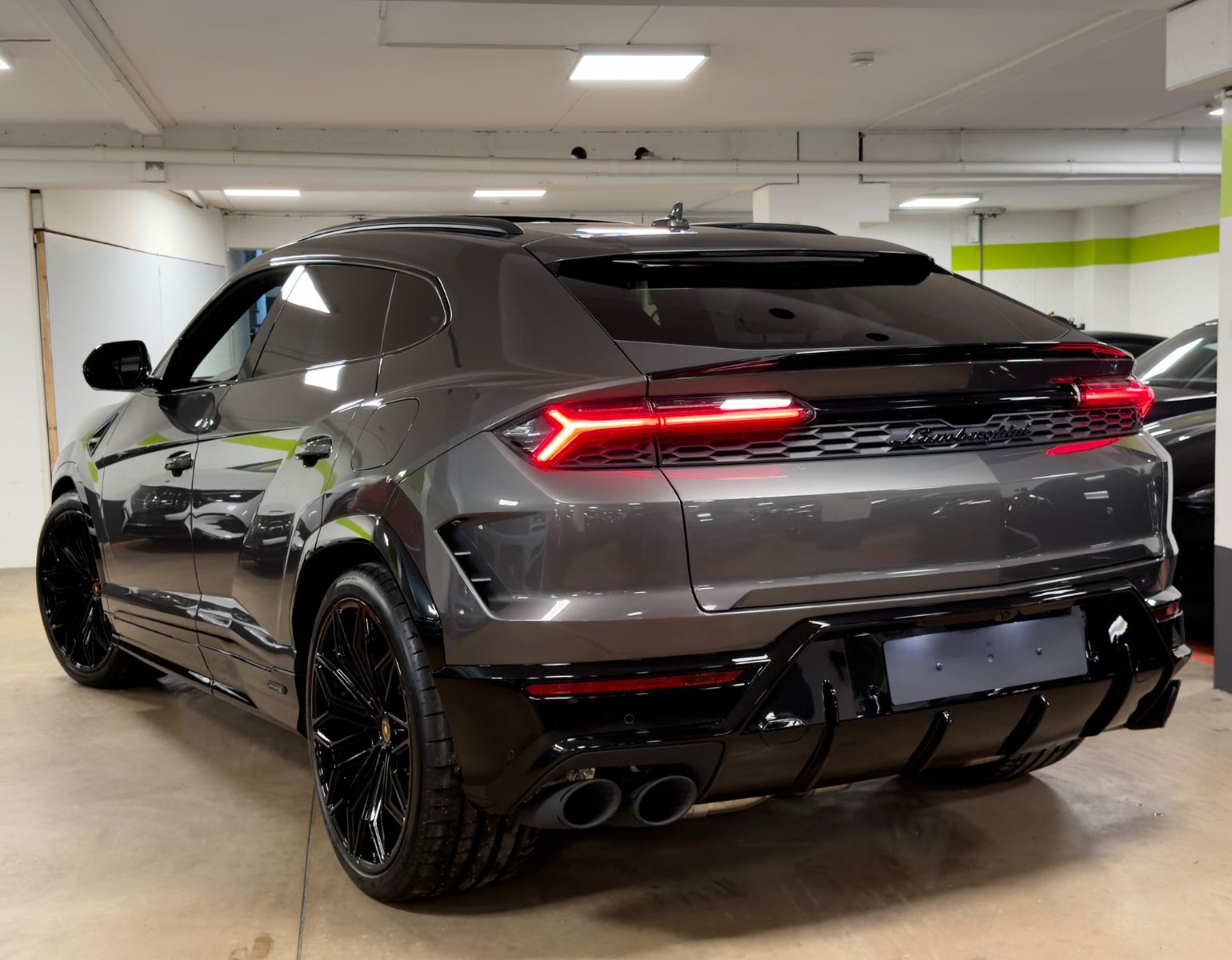 Fahrzeugabbildung Lamborghini URUS SE MASSAGE HEADUP B&O PANO STYLEPACK FULL