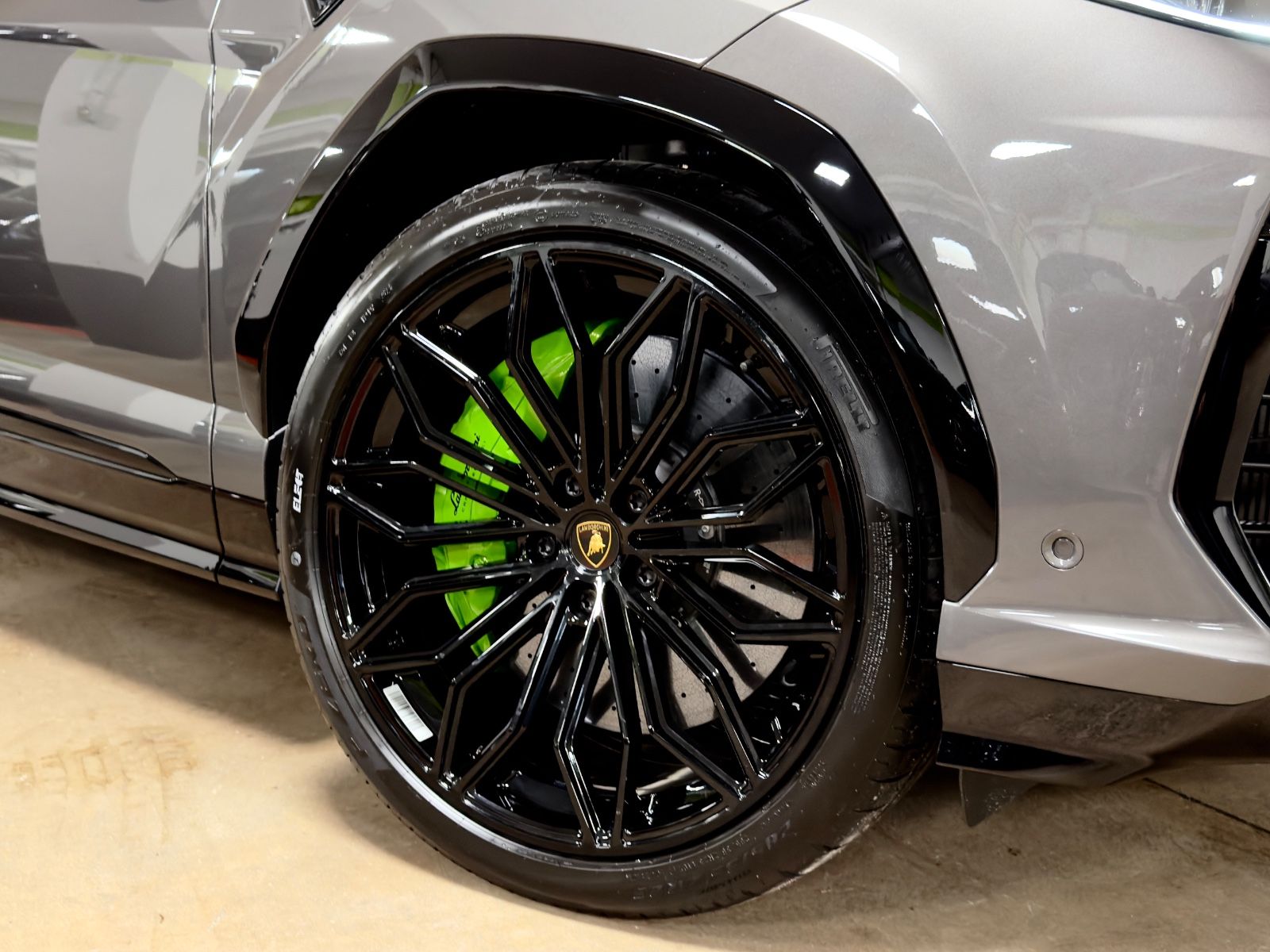 Fahrzeugabbildung Lamborghini URUS SE MASSAGE HEADUP B&O PANO STYLEPACK FULL