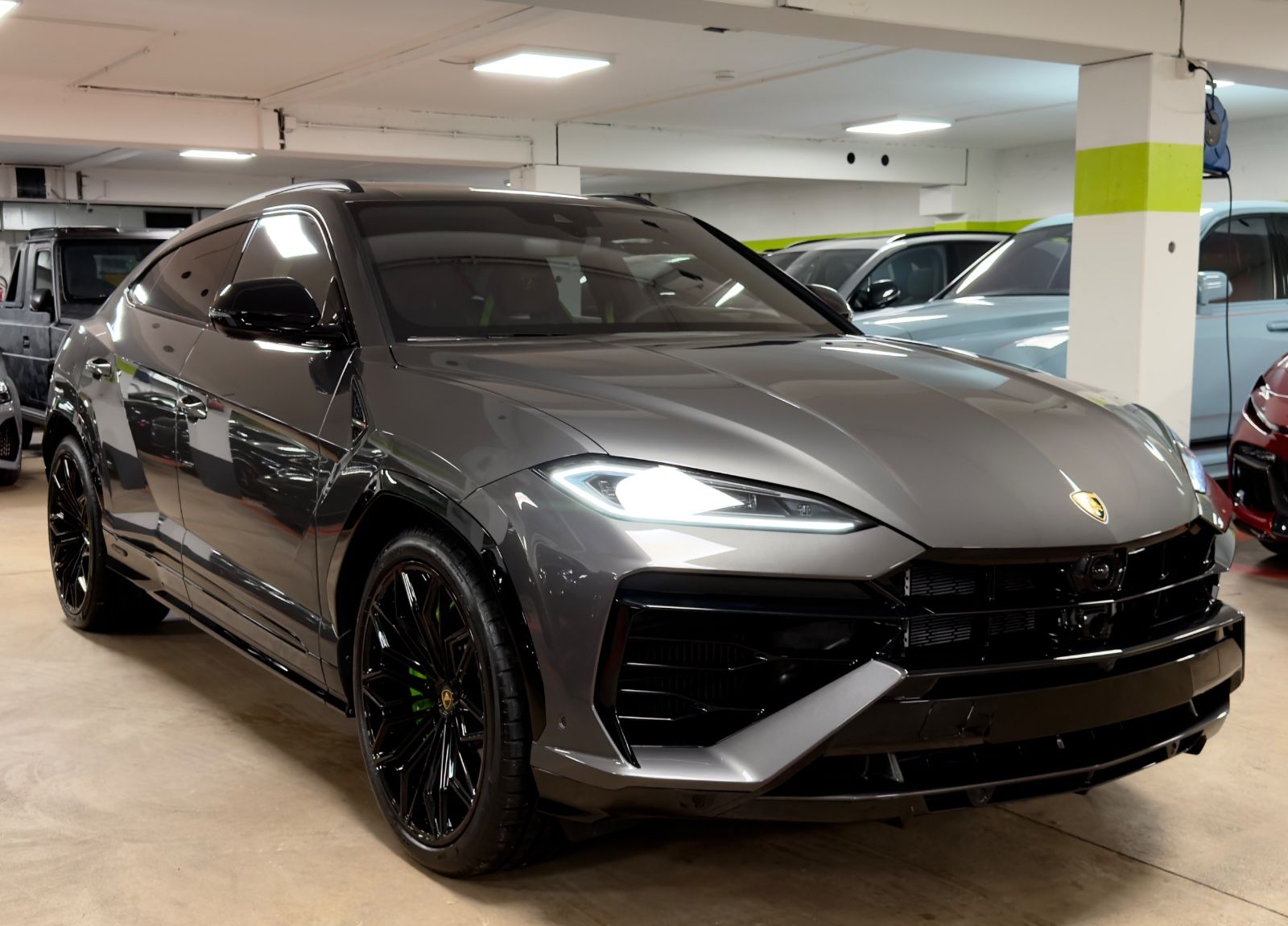 Fahrzeugabbildung Lamborghini URUS SE MASSAGE HEADUP B&O PANO STYLEPACK FULL