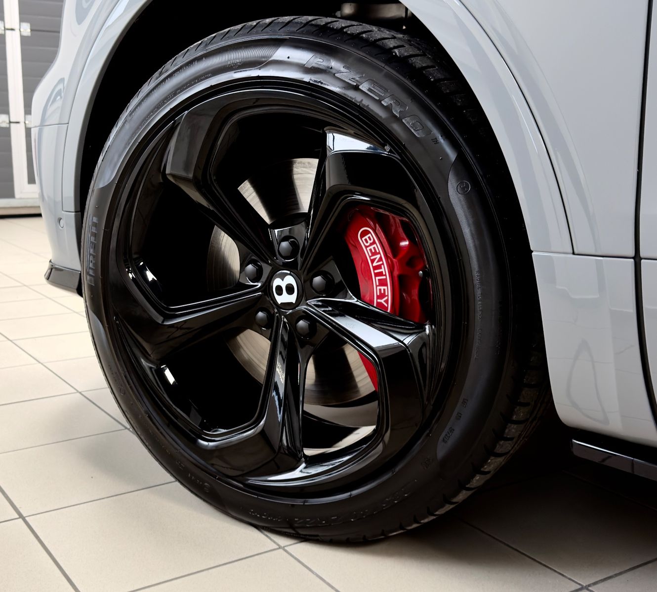 Fahrzeugabbildung Bentley BENTAYGA V8 S CARBON NAIM MASSAGE PANO FULL!