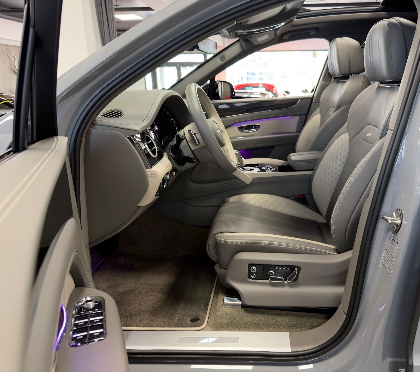 Fahrzeugabbildung Bentley BENTAYGA V8 S CARBON NAIM MASSAGE PANO FULL!