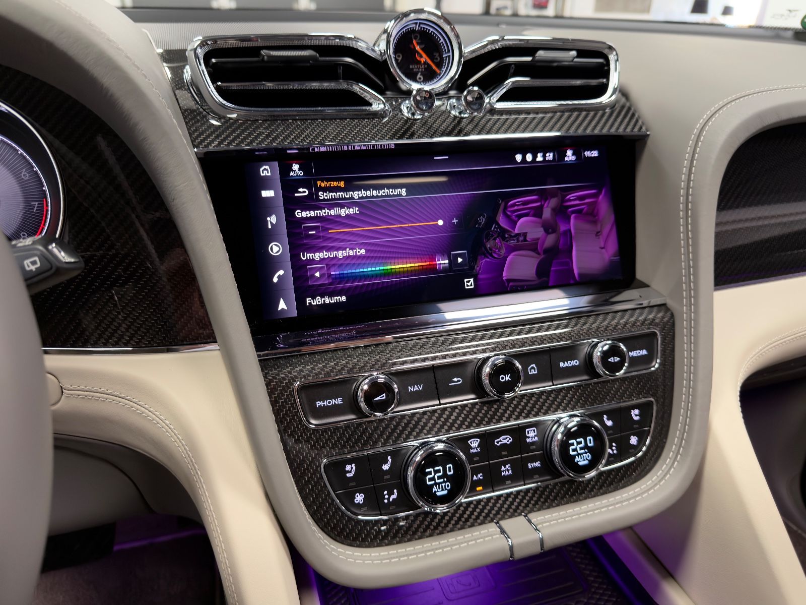 Fahrzeugabbildung Bentley BENTAYGA V8 S CARBON NAIM MASSAGE PANO FULL!