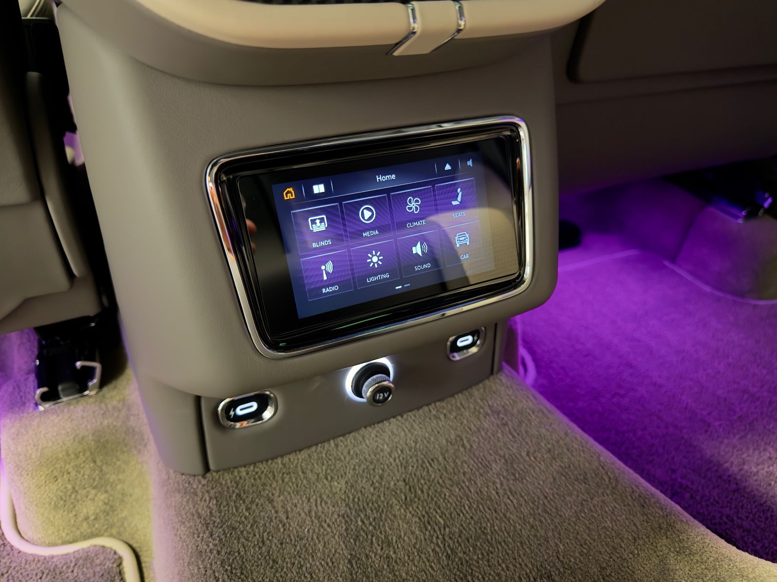 Fahrzeugabbildung Bentley BENTAYGA V8 S CARBON NAIM MASSAGE PANO FULL!