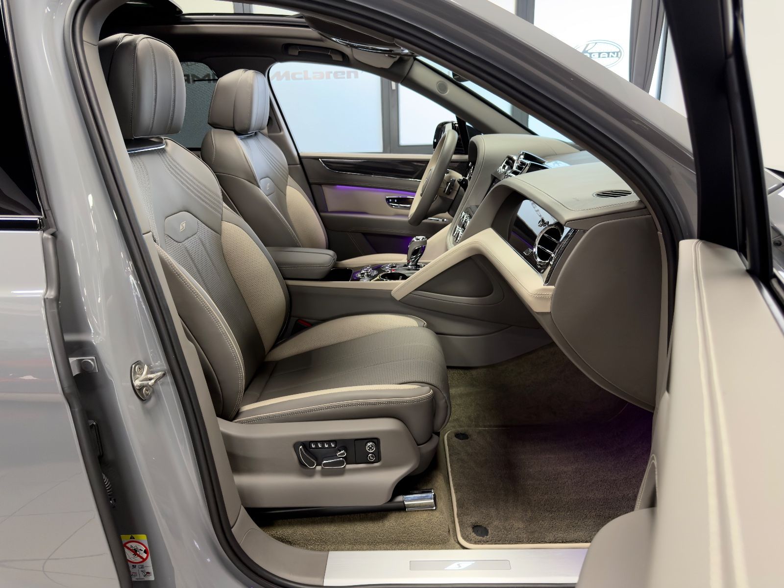 Fahrzeugabbildung Bentley BENTAYGA V8 S CARBON NAIM MASSAGE PANO FULL!