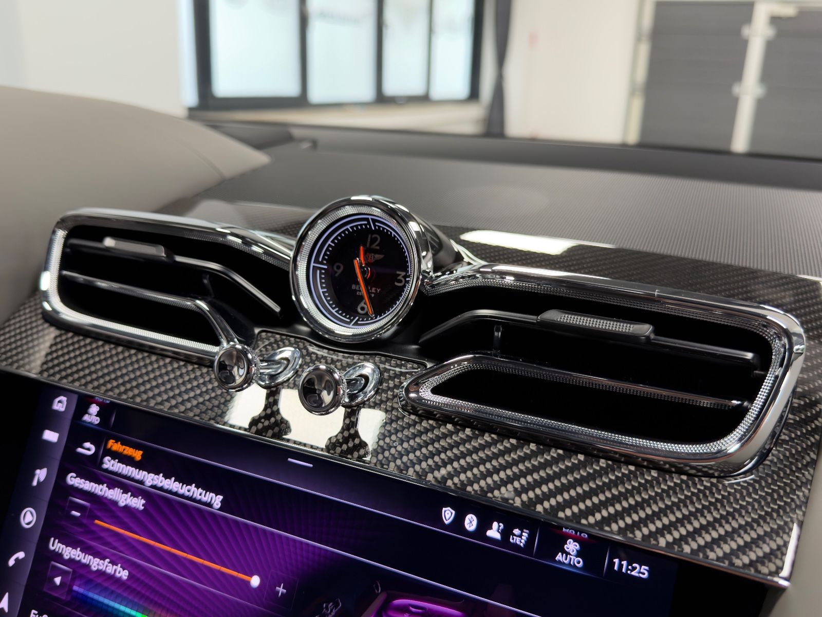 Fahrzeugabbildung Bentley BENTAYGA V8 S CARBON NAIM MASSAGE PANO FULL!