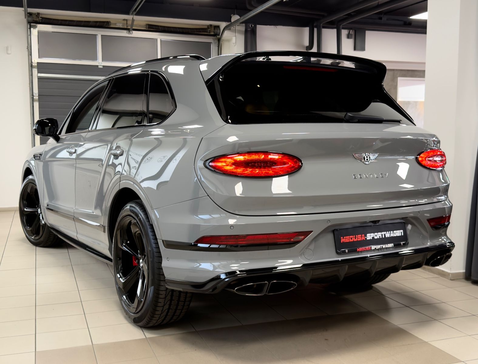Fahrzeugabbildung Bentley BENTAYGA V8 S CARBON NAIM MASSAGE PANO FULL!
