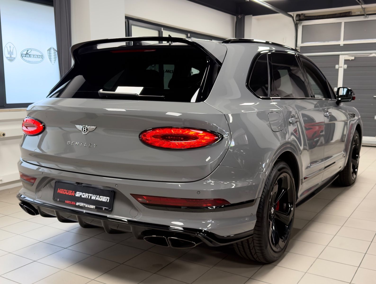 Fahrzeugabbildung Bentley BENTAYGA V8 S CARBON NAIM MASSAGE PANO FULL!