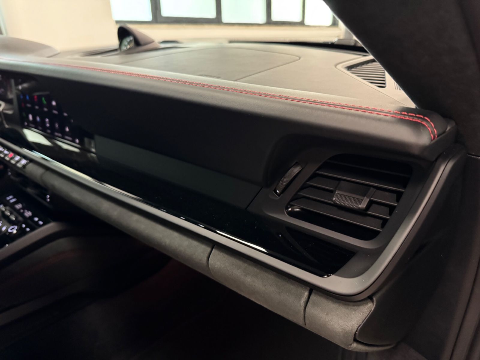 Fahrzeugabbildung Porsche 992 GT3 FACELIFT PDK CLUBSPORT CARBONSEAT NEWCAR