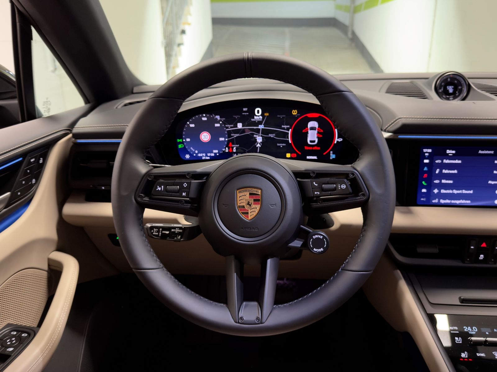 Fahrzeugabbildung Porsche MACAN 4 DESIGNPACK 22ZOLL TRÜFFEL INT PANO FULL!