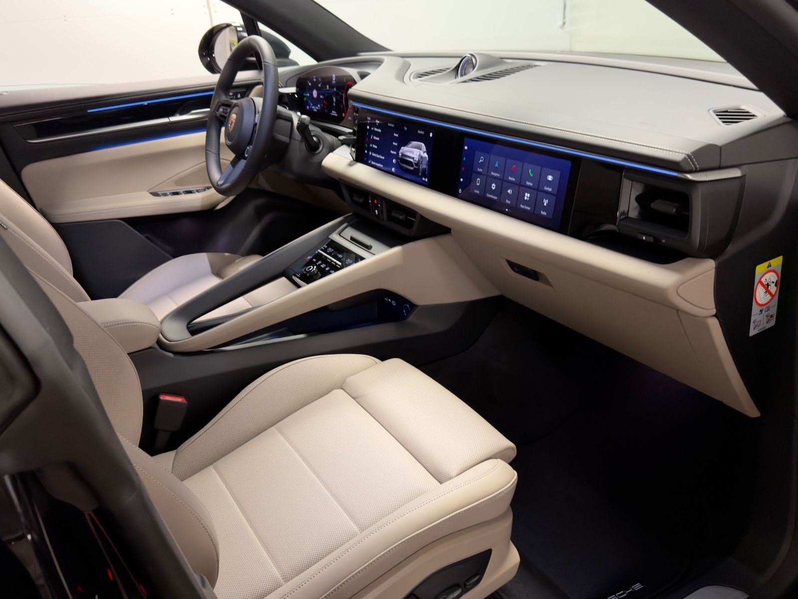 Fahrzeugabbildung Porsche MACAN 4 DESIGNPACK 22ZOLL TRÜFFEL INT PANO FULL!