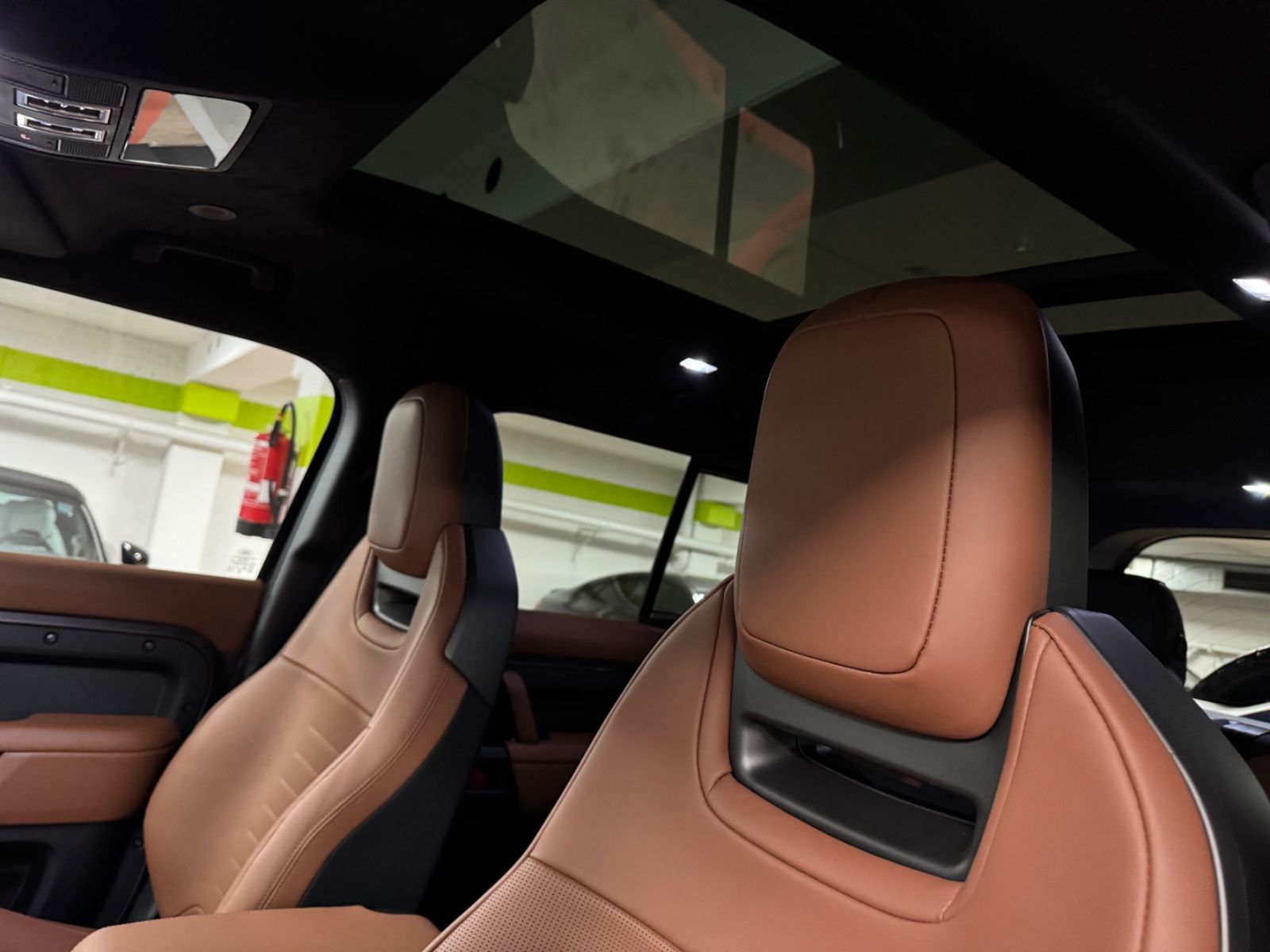 Fahrzeugabbildung Land Rover DEFENDER 4.4 P635 110 OCTA GREY&BRAUN PR025 FULL