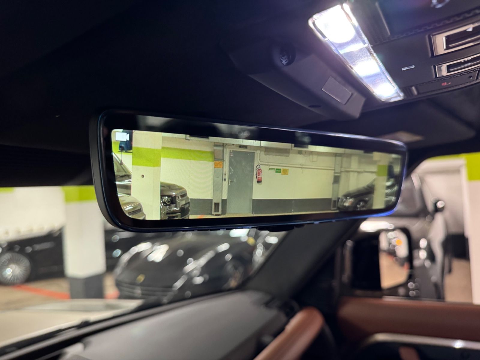 Fahrzeugabbildung Land Rover DEFENDER 4.4 P635 110 OCTA GOLDMATT NEW P25 FULL