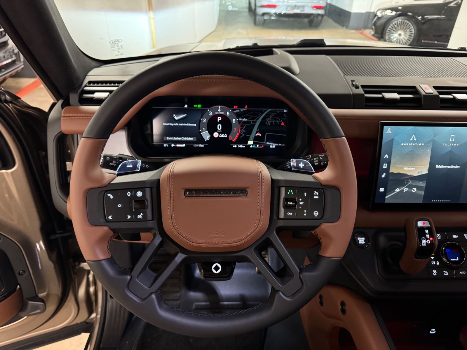 Fahrzeugabbildung Land Rover DEFENDER 4.4 P635 110 OCTA GOLDMATT NEW P25 FULL