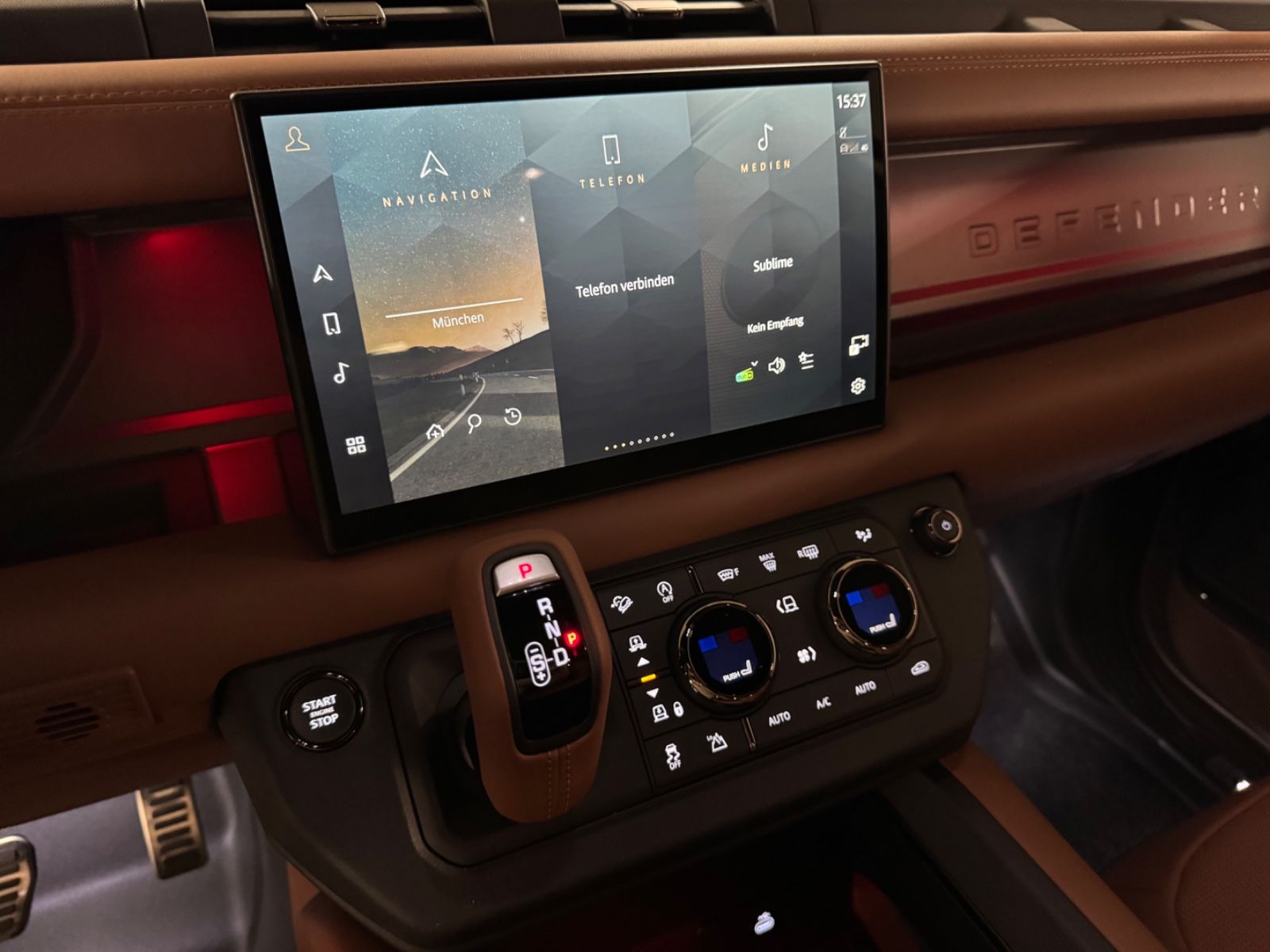 Fahrzeugabbildung Land Rover DEFENDER 4.4 P635 110 OCTA GOLDMATT NEW P25 FULL