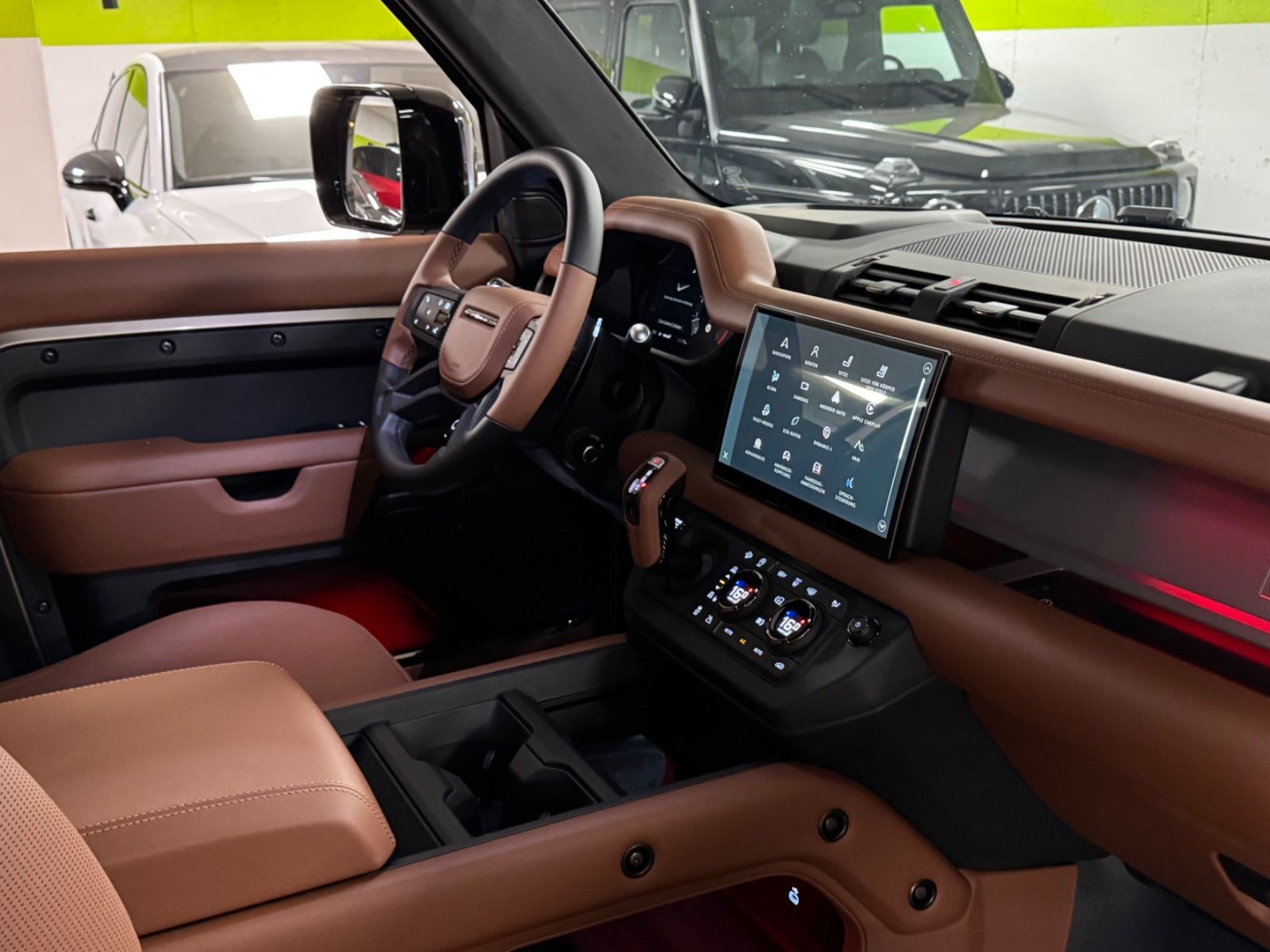 Fahrzeugabbildung Land Rover DEFENDER 4.4 P635 110 OCTA GOLDMATT NEW P25 FULL