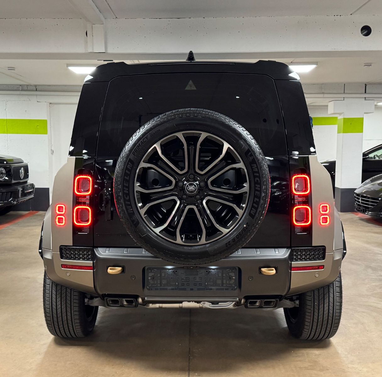 Fahrzeugabbildung Land Rover DEFENDER 4.4 P635 110 OCTA GOLDMATT NEW P25 FULL