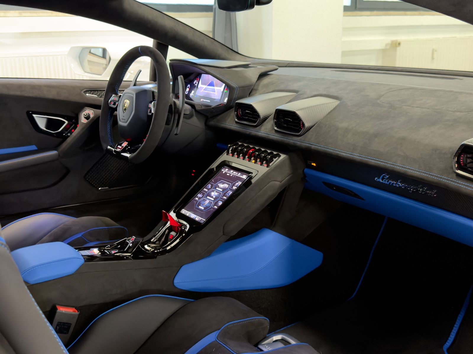 Fahrzeugabbildung Lamborghini HURACAN TECNICA CARBON EXT&INT SENSONUM FULLOPT!