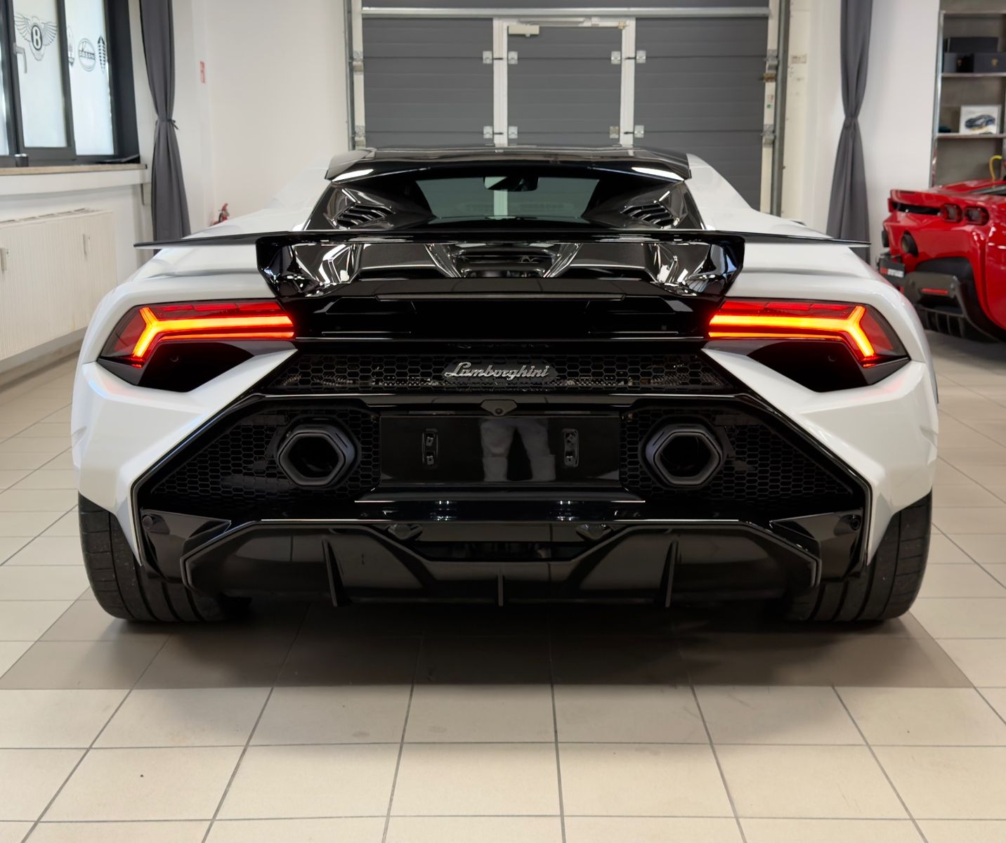 Fahrzeugabbildung Lamborghini HURACAN TECNICA CARBON EXT&INT SENSONUM FULLOPT!