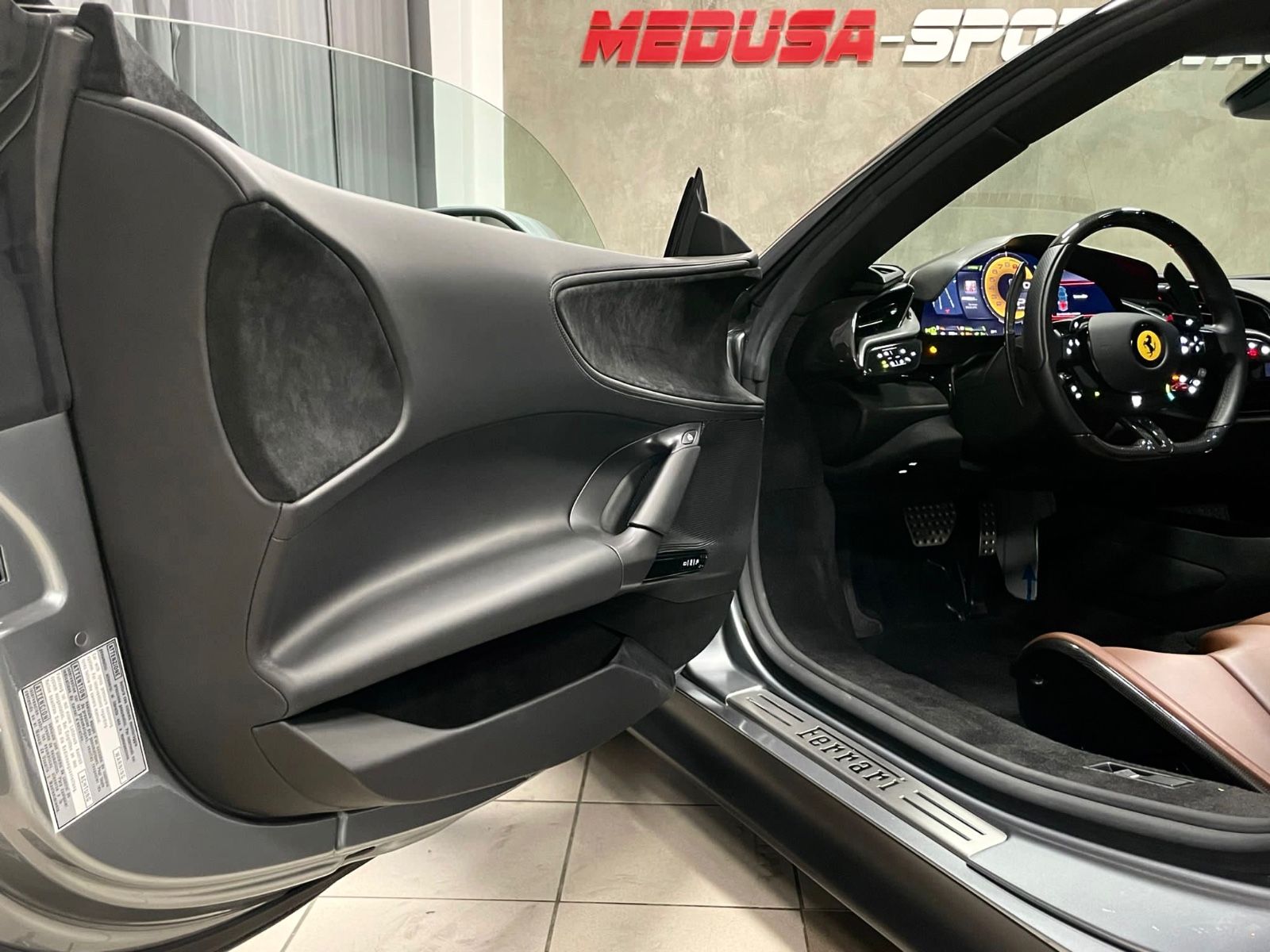 Fahrzeugabbildung Ferrari SF90 STRADALE NOVITEC RACINGSEAT CARBONPACK FULL