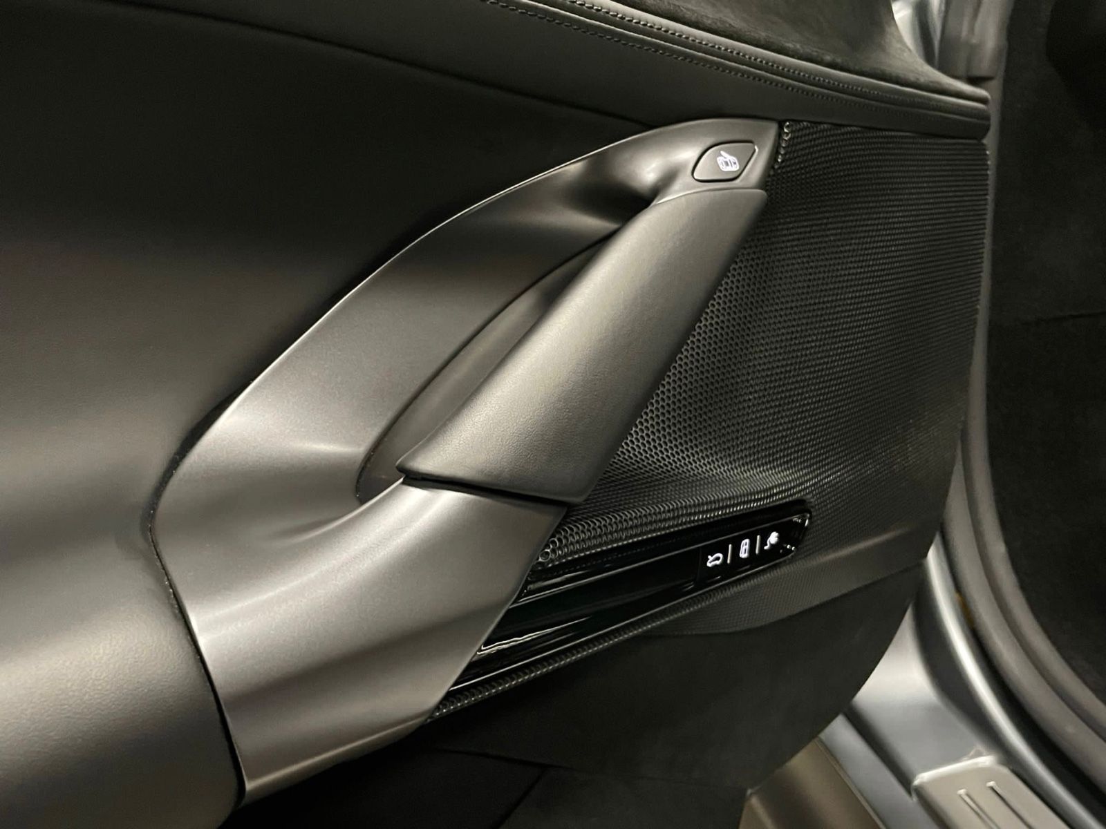 Fahrzeugabbildung Ferrari SF90 STRADALE NOVITEC RACINGSEAT CARBONPACK FULL