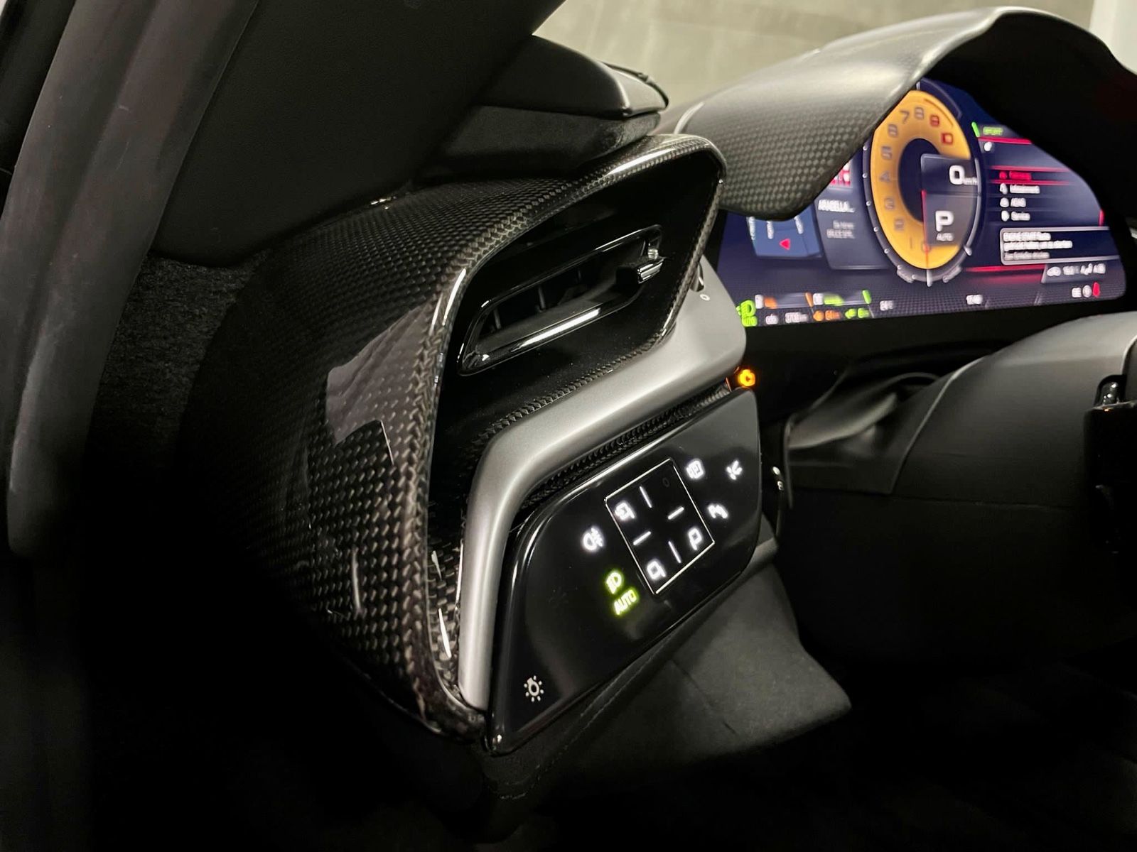 Fahrzeugabbildung Ferrari SF90 STRADALE NOVITEC RACINGSEAT CARBONPACK FULL