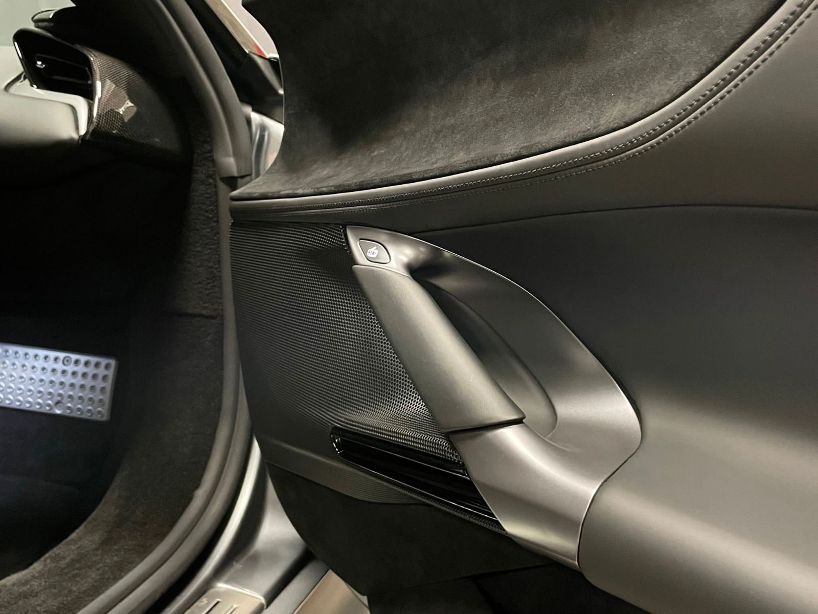 Fahrzeugabbildung Ferrari SF90 STRADALE NOVITEC RACINGSEAT CARBONPACK FULL