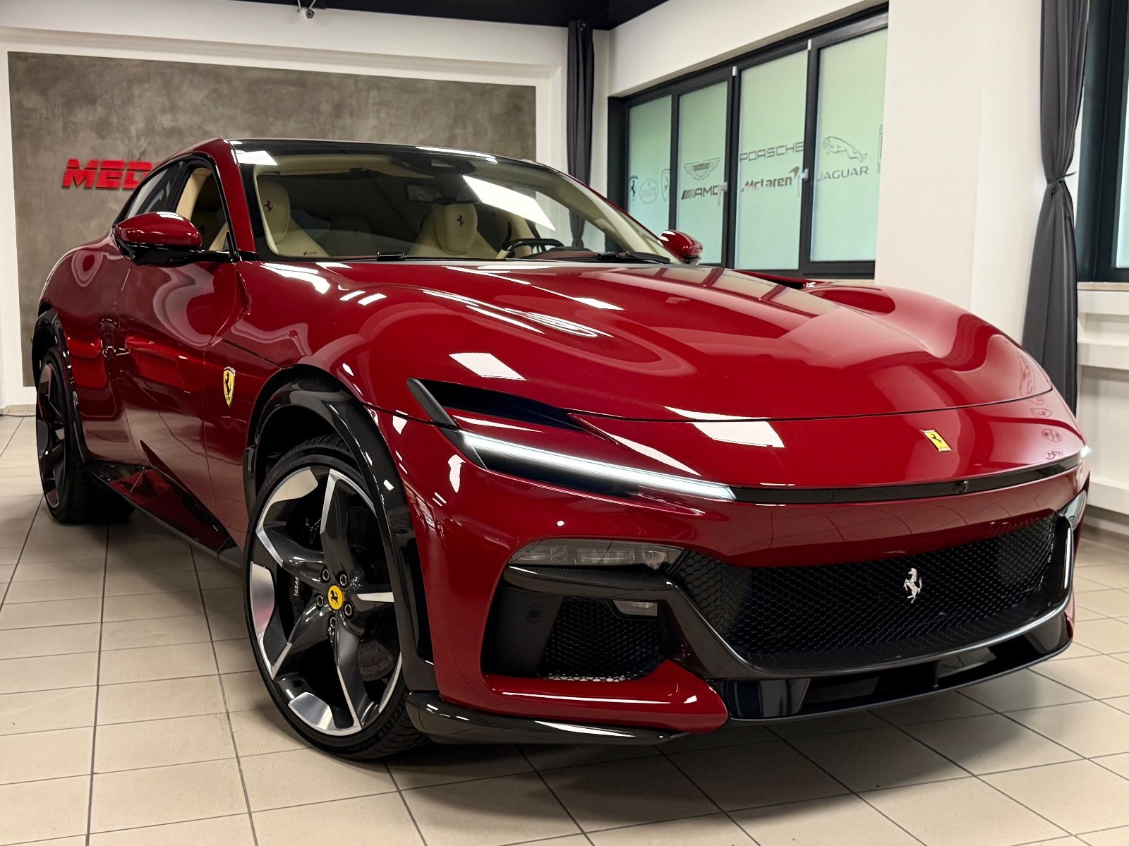 Fahrzeugabbildung Ferrari PUROSANGUE V12 RED EXT CREMA INT CARBON FULLOPT!