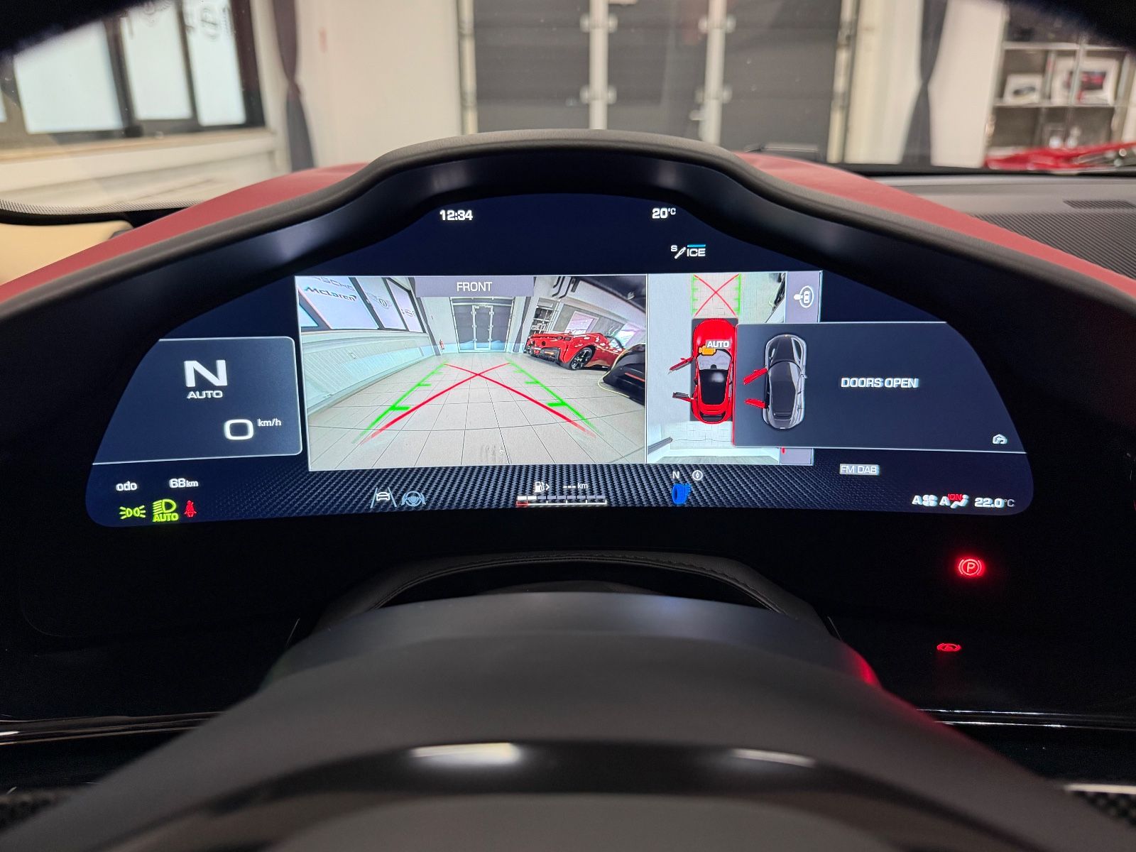 Fahrzeugabbildung Ferrari PUROSANGUE V12 RED EXT CREMA INT CARBON FULLOPT!