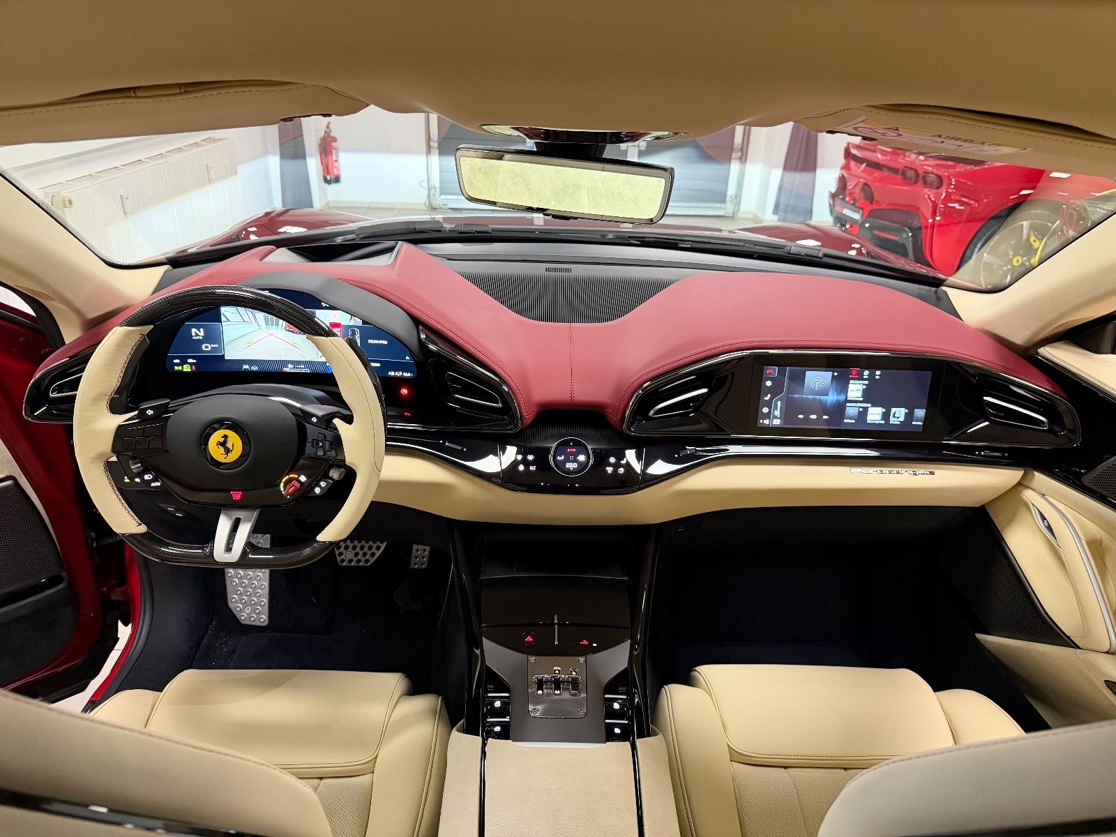 Fahrzeugabbildung Ferrari PUROSANGUE V12 RED EXT CREMA INT CARBON FULLOPT!