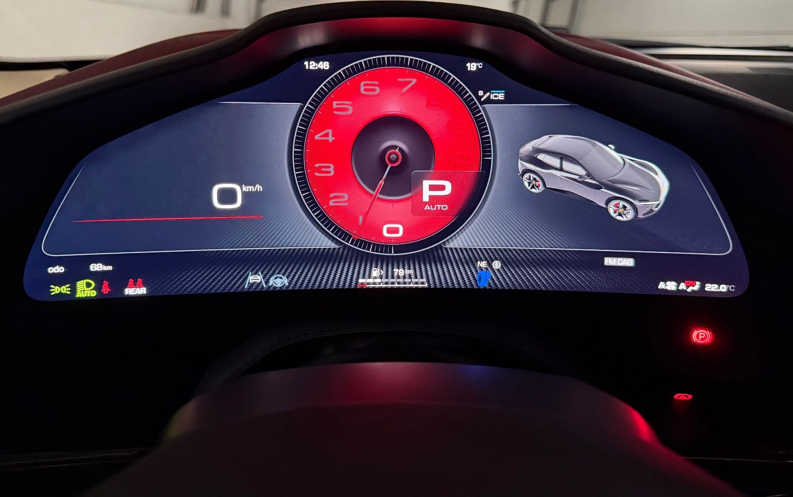 Fahrzeugabbildung Ferrari PUROSANGUE V12 RED EXT CREMA INT CARBON FULLOPT!