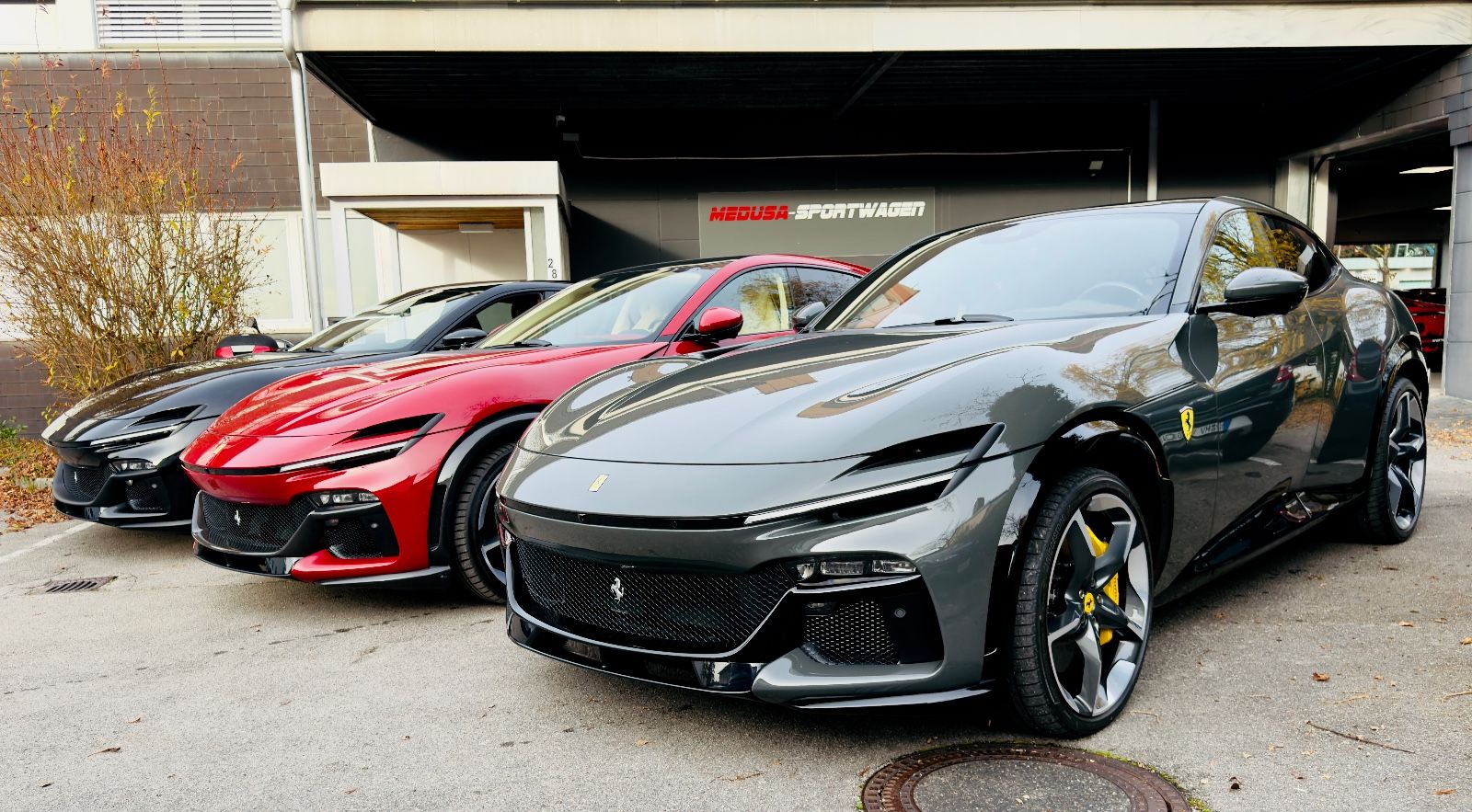 Fahrzeugabbildung Ferrari PUROSANGUE V12 RED EXT CREMA INT CARBON FULLOPT!