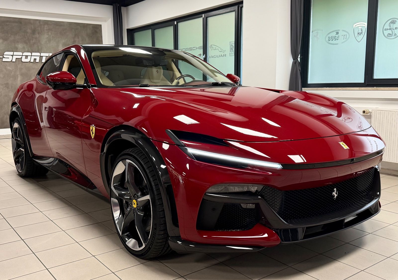 Fahrzeugabbildung Ferrari PUROSANGUE V12 RED EXT CREMA INT CARBON FULLOPT!